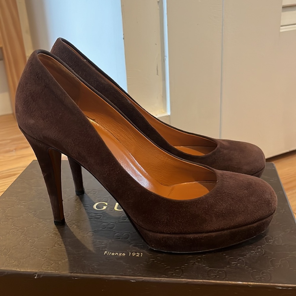 Gucci Chocolate Brown Suede Pumps 37